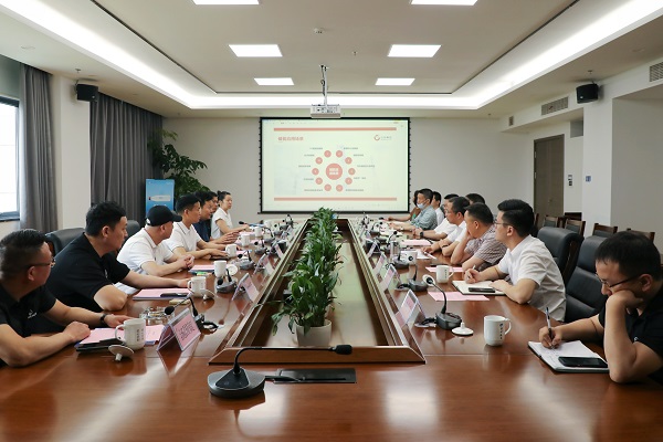 6月7日，，，，，甘肃温州商会、中利集团来访集团开展商务洽谈 (1).jpg