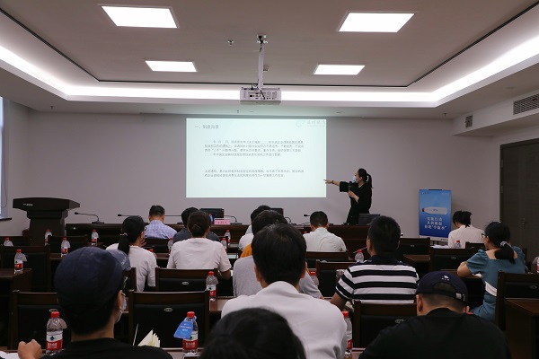 9月14日，，，，，，，门徒娱乐集团举办门徒娱乐讲坛——“国有企业违规经营投资责任”专题培训.jpg