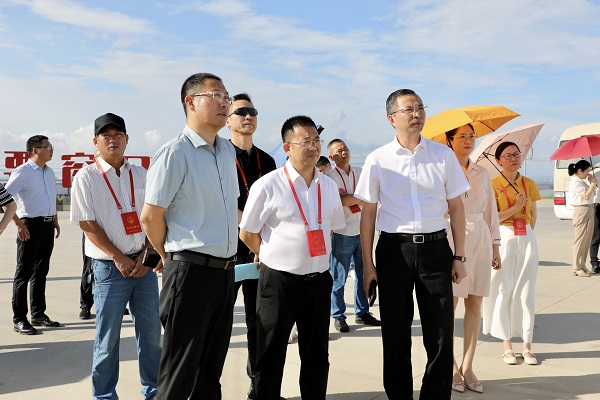 9月15日，，，，，省十四届人大代表视察门徒娱乐工程.jpg