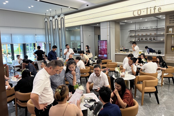 9月15日，，，，，，门徒娱乐集团首个自营房产项目“悦畔龙府”盛大开盘，，，，，，商铺房源均多方认购.jpg